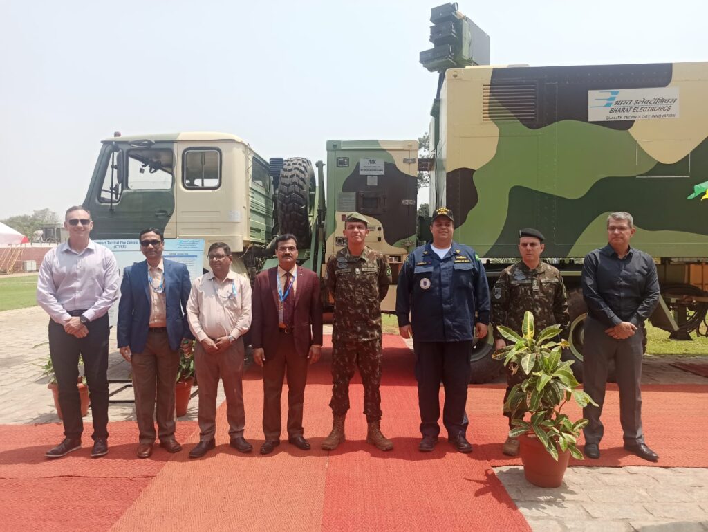 Comitiva do Exército visita indústrias de defesa indianas